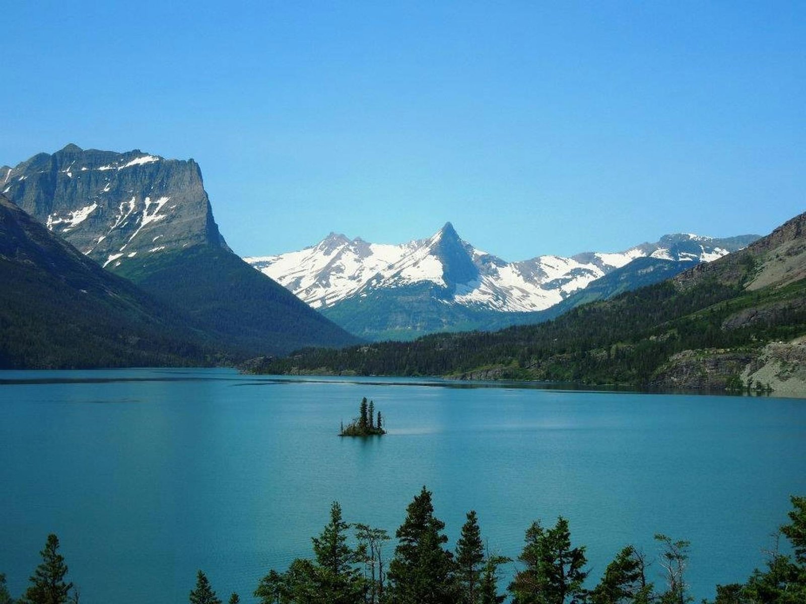 Glacier's Grandeur: An Essential Guide to Hiking Trails in Montana's Crown Jewel
