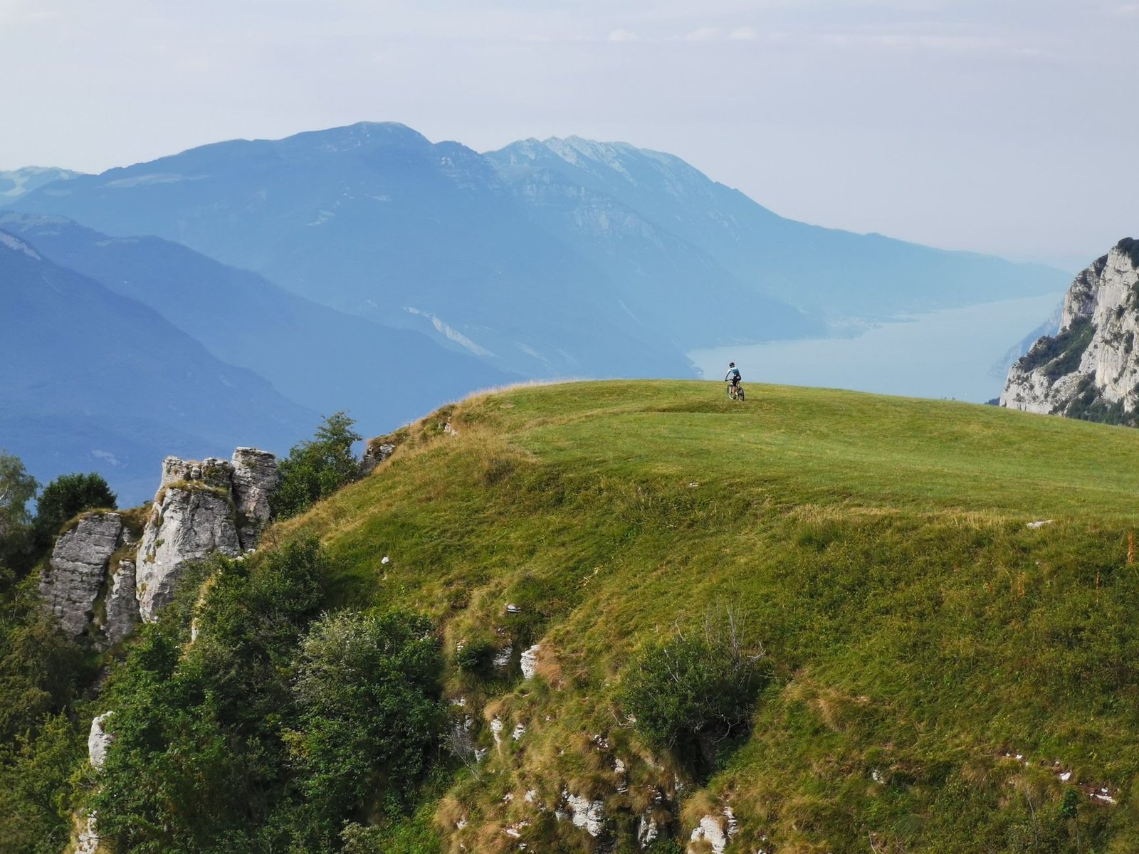 Conquering the Curves: An Enthusiast's Guide to Cycling the Blue Ridge Parkway